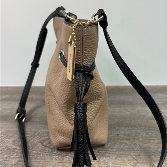 Coach Andy  Horse & Carriage Embossed Pebble Leather Crossbody - Picture 3 of 14